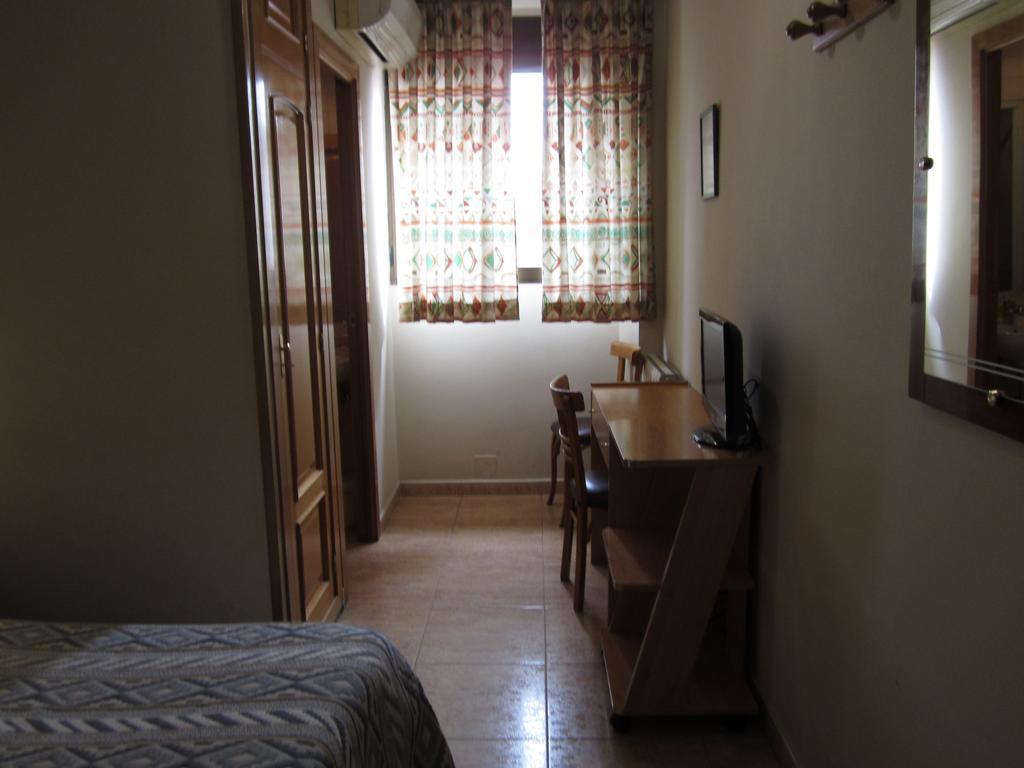 Pension Mollo Мадрид Номер фото
